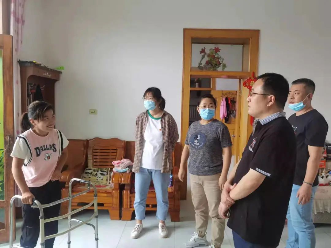 精品人妻少妇嫩草AV无码专区，欧美性夜黄A片爽爽免费视频，欧美成人在线视频，欧美亚韩一区二区三区，欧美成人在线视频......开展走访慰问结对困难户活动(图2)