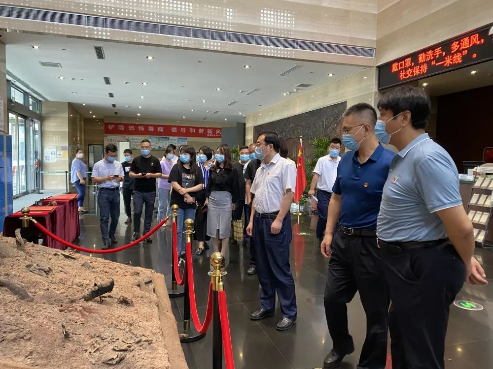 精品人妻少妇嫩草AV无码专区，欧美性夜黄A片爽爽免费视频，欧美成人在线视频，欧美亚韩一区二区三区，欧美成人在线视频......组织党员干部参观党史学习教育主题展览(图1)