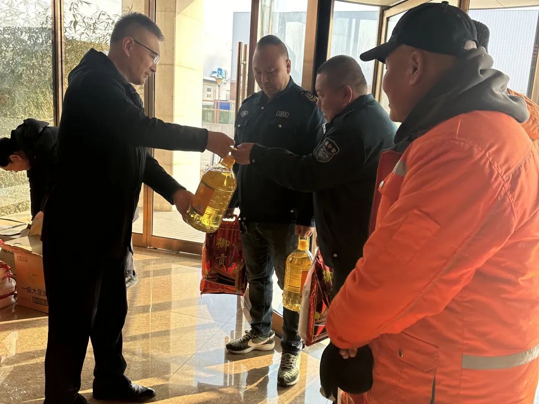 精品人妻少妇嫩草AV无码专区，欧美性夜黄A片爽爽免费视频，欧美成人在线视频，欧美亚韩一区二区三区，欧美成人在线视频......工会开展“寒冬送温暖 关怀暖人心”走访慰问活动(图2)