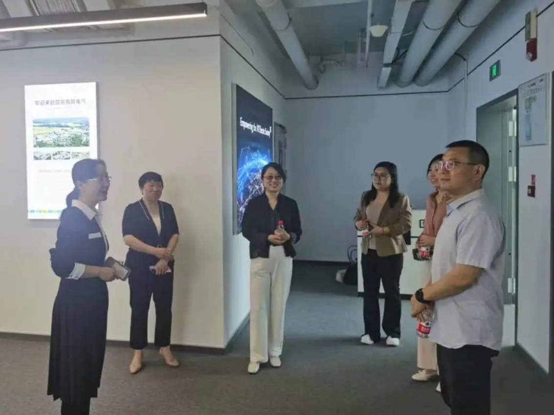 精品人妻少妇嫩草AV无码专区，欧美性夜黄A片爽爽免费视频，欧美成人在线视频，欧美亚韩一区二区三区，欧美成人在线视频......产业园领导带队赴南京菲尼克斯考察交流(图3)