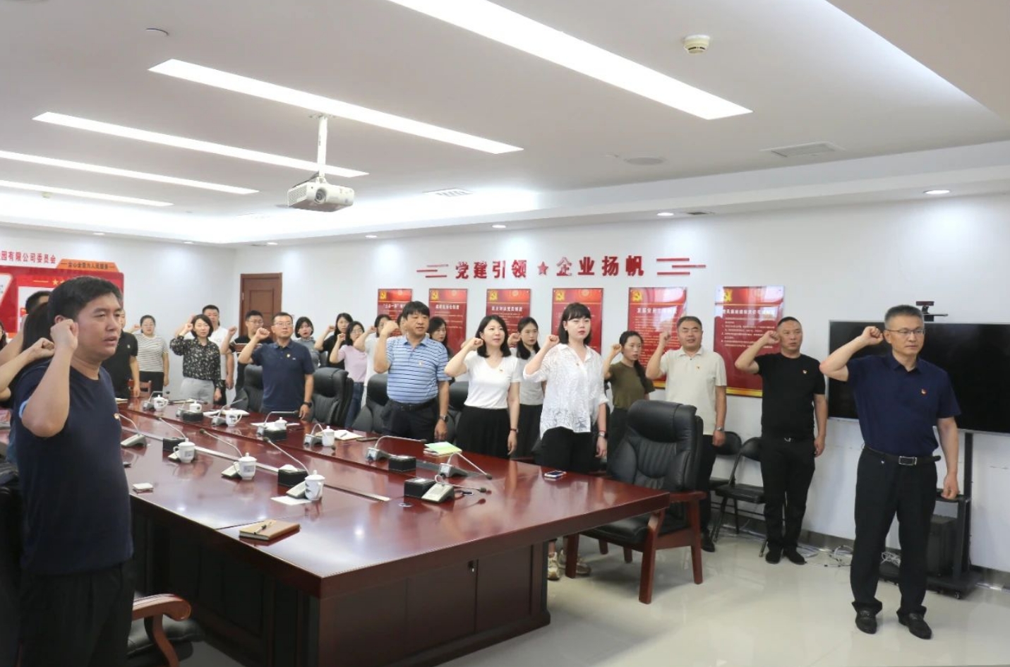 精品人妻少妇嫩草AV无码专区，欧美性夜黄A片爽爽免费视频，欧美成人在线视频，欧美亚韩一区二区三区，欧美成人在线视频......举办“七一”系列主题党日活动(图2)