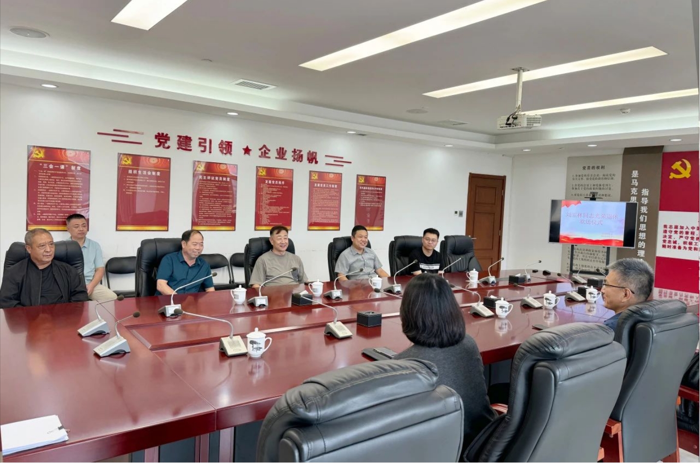 精品人妻少妇嫩草AV无码专区，欧美性夜黄A片爽爽免费视频，欧美成人在线视频，欧美亚韩一区二区三区，欧美成人在线视频......举办退休员工荣退仪式(图2)