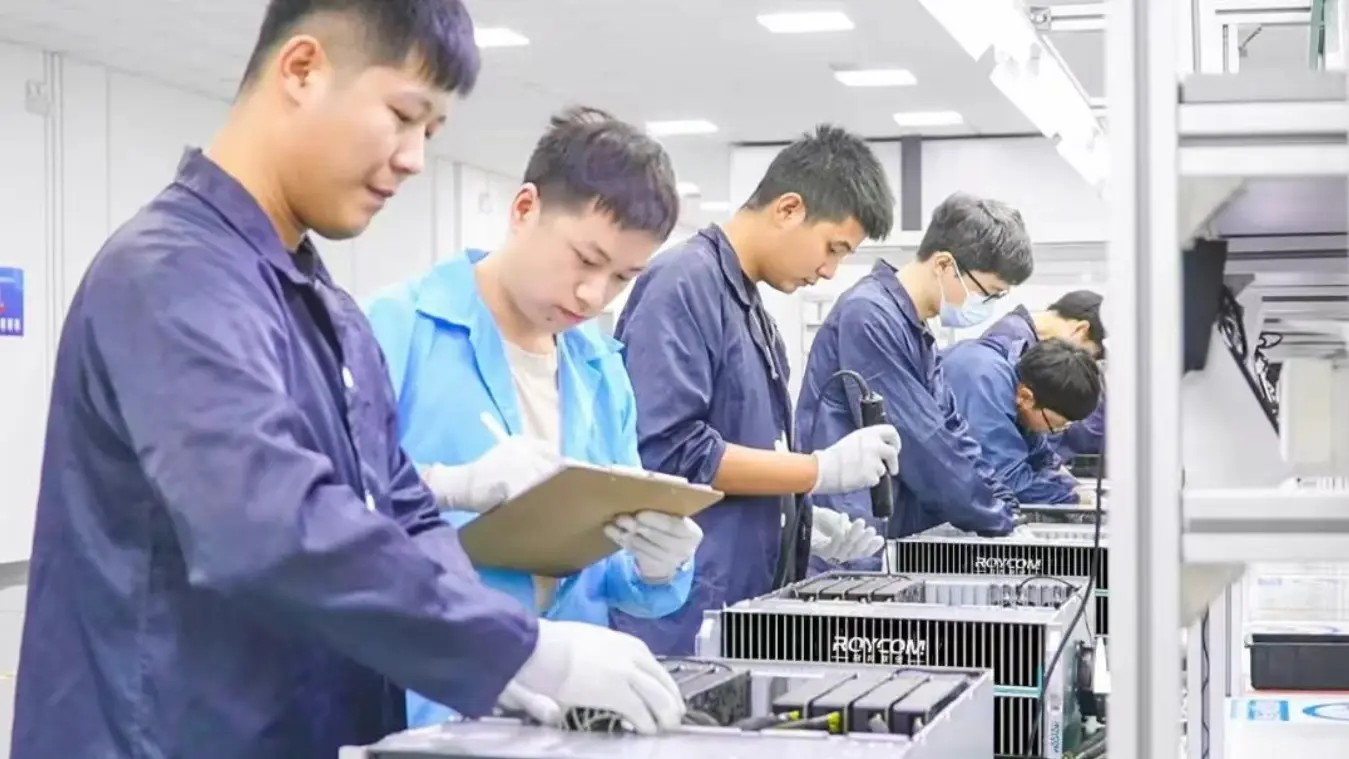 武清“智”造服务器，全面适配DeepSeek！(图1)