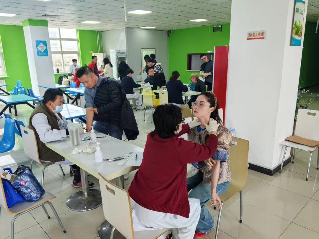 精品人妻少妇嫩草AV无码专区，欧美性夜黄A片爽爽免费视频，欧美成人在线视频，欧美亚韩一区二区三区，欧美成人在线视频......总工会组织开展农民工、困难职工免费体检活动(图3)