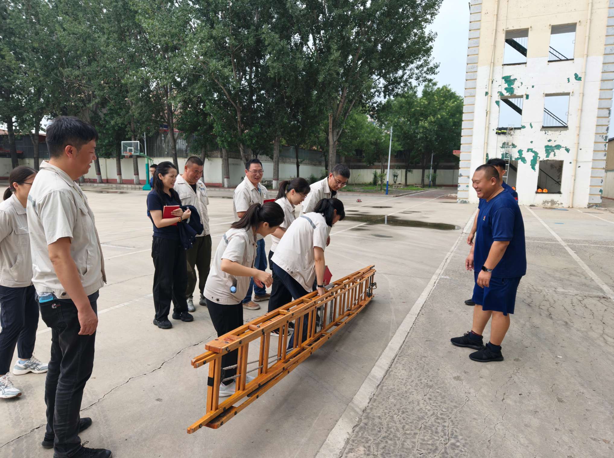 【党建领航促发展】“党建红”+“火焰蓝”，联建共筑安全线(图2)